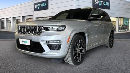 Begagnad Jeep Grand Cherokee Summit 380 HK (279 kW) 2023 Grå SUV