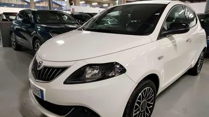 Usata 2024 Lancia Ypsilon Utilitaria | 12.950 € (Buon prezzo)