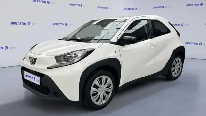 Usata Toyota Aygo X Active 72 CV (52 kW) 2023 Super white [040]  pastello SUV