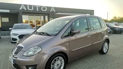 Usata Lancia Musa 120 CV (88 kW) 2009 Grigio Monovolume