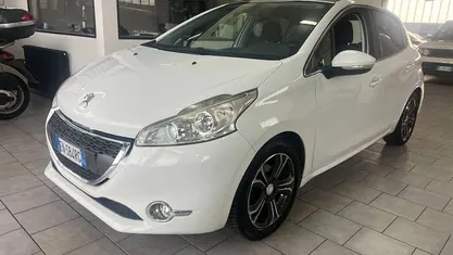 Usata Peugeot 208 Active 82 CV (60 kW) 2012 Bianco Utilitaria