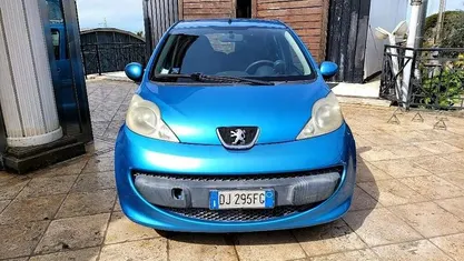 Usata Peugeot 107 68 CV (50 kW) 2007 Blu Utilitaria