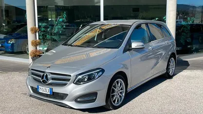 Usata Mercedes B200 136 CV (100 kW) 2018 Argento Monovolume