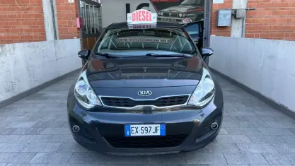 Usata Kia Rio 75 CV (55 kW) 2014 Grigio Berlina