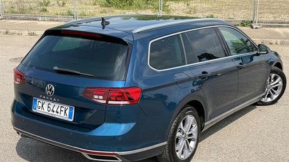 Usata VW Passat Executive 200 CV (147 kW) 2022 Blu Station wagon