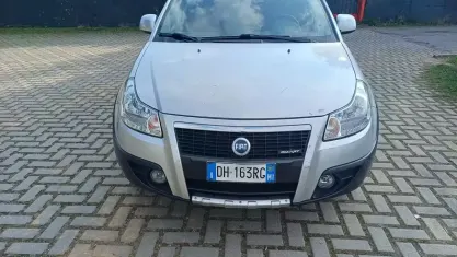 Usata Fiat Sedici 120 CV (88 kW) 2007 Grigio SUV