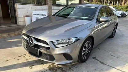 Usata Mercedes A180 116 CV (85 kW) 2020 Grigio Berlina