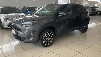 Grigio Usata 2022 Toyota Yaris Hybrid Trend | 21.899 € (Buon prezzo)