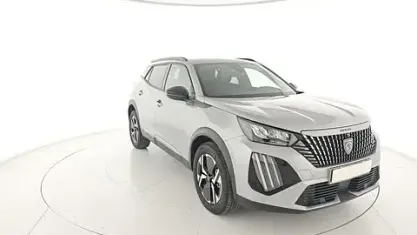 Usata Peugeot 2008 Allure 101 CV (74 kW) 2025 Grigio scuro SUV