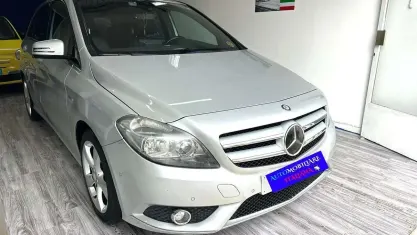 Usata Mercedes B180 Premium 122 CV (89 kW) 2012 Grigio Utilitaria