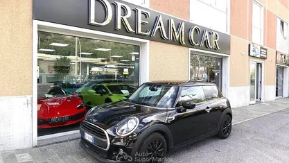 Usata Mini ONE 75 CV (55 kW) 2021 Nero pastello Utilitaria