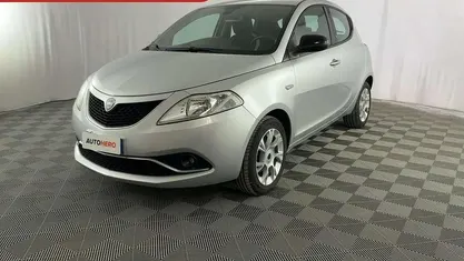 Grigio Usata 2016 Lancia Ypsilon Gold Due volumi | 9099 € (Buon prezzo)
