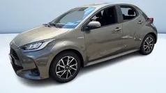 Bronzo metallizzato Usata 2021 Toyota Yaris Hybrid Trend Tre volumi | 18.000 € (Buon prezzo)
