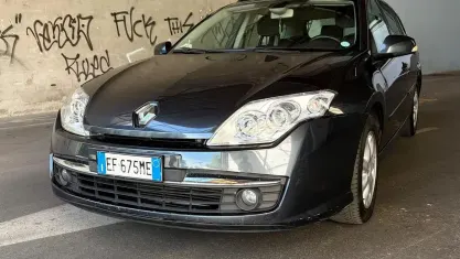 Usata Renault Laguna III Dynamique 110 CV (80 kW) 2010 Bluazzurro Berlina