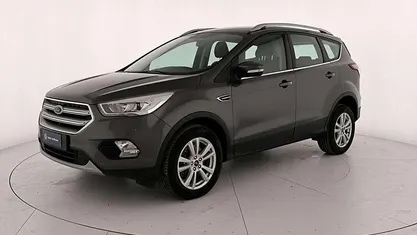 Grigio scuro met. Usata 2018 Ford Kuga Business Edition SUV | 15.900 € (Buon prezzo)