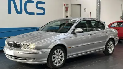 Usata Jaguar X-type Executive 196 CV (144 kW) 2001 Argento Berlina