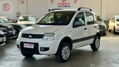 Usata Fiat Panda 4x4 69 CV (50 kW) 2011 Bianco Utilitaria