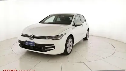 Usata 2025 VW Golf VIII Edition Tre volumi | 35.200 € (Buon prezzo)