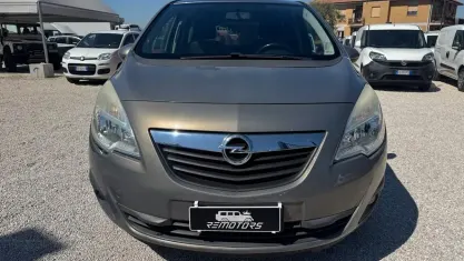 Usata Opel Meriva Cosmo 101 CV (74 kW) 2011 Marrone Monovolume