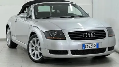 Usata Audi TT 150 CV (110 kW) 2003 Gray Cabrio