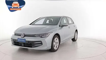 Dolomite silver metallizzato Usata 2025 VW Golf Life Tre volumi | 27.300 € (Buon prezzo)