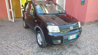 Usata Fiat Panda 4x4 60 CV (44 kW) 2005 Nero Utilitaria