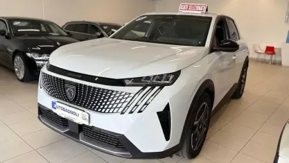 Usata Peugeot e-3008 Allure 103 kW (141 CV) 2025 Bianco SUV