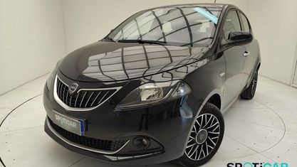 Usado Lancia Ypsilon S 70 HP (51 kW) 2024 Cinzento Citadino