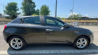 Usata Alfa Romeo Giulietta 105 CV (77 kW) 2014 Grigio Utilitaria