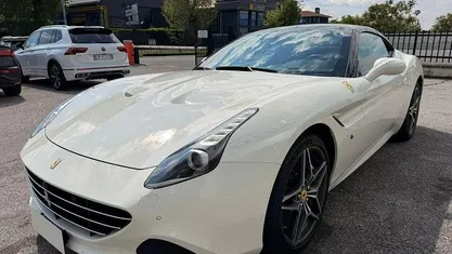 Usata Ferrari California 560 CV (411 kW) 2015 Bianco Cabrio