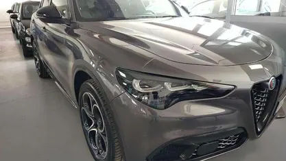 Grigio Usata 2024 Alfa Romeo Stelvio Veloce SUV | 35.950 € (Ottimo prezzo)