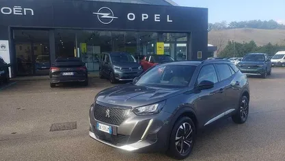 Grigio Usata 2023 Peugeot 2008 Allure SUV | 17.400 € (Buon prezzo)