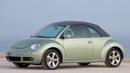 Usata VW New Beetle 102 CV (75 kW) 2009 Verde Utilitaria