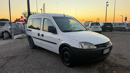 Usata Opel Combo 94 CV (69 kW) 2010 Furgone