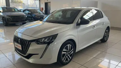 Usata Peugeot 208 Allure 101 CV (74 kW) 2022 Bianco Utilitaria