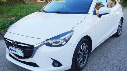 Bianco Usata 2015 Mazda 2 Exceed Tre volumi | 7900 € (Buon prezzo)