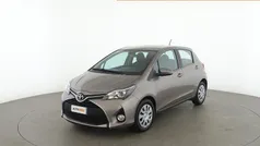 Grigio Usata 2015 Toyota Yaris Active Tre volumi | 8999 € (Buon prezzo)
