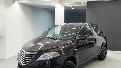 Viola Usata 2013 Lancia Ypsilon Due volumi | 4990 € (Buon prezzo)