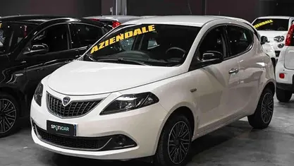 Usata Lancia Ypsilon Gold 69 CV (50 kW) 2022 Bianco Utilitaria