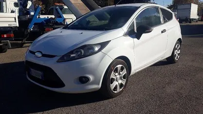 Usata 2010 Ford Fiesta Utilitaria | 2600 € (Buon prezzo)