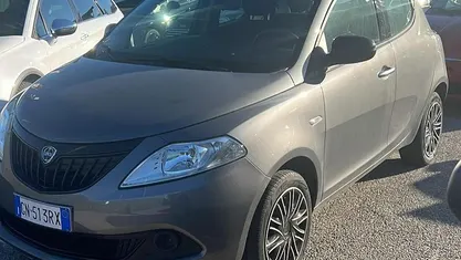 Grigio Usata 2023 Lancia Ypsilon Silver Due volumi | 12.900 € (Buon prezzo)