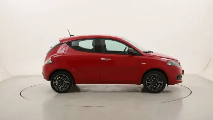Usata Lancia Ypsilon Gold 70 CV (51 kW) 2023 Rossorosso Utilitaria