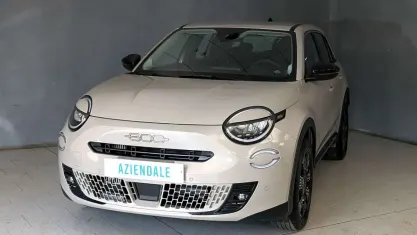 Gebraucht Fiat 600 Pop 145 PS (106 kW) 2025 Beige SUV