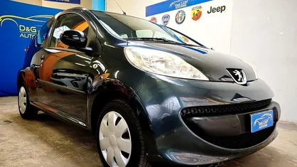 Usata Peugeot 107 68 CV (50 kW) 2007 Grigio Utilitaria