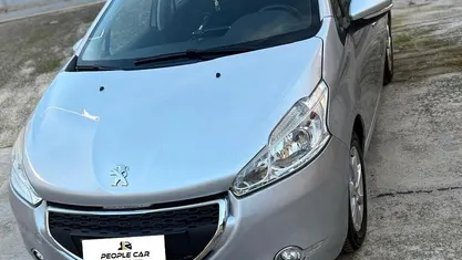 Usata Peugeot 208 Active 82 CV (60 kW) 2013 Grigio Utilitaria