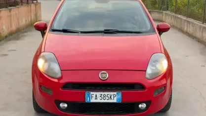 Usata Fiat Punto Lounge 77 CV (56 kW) 2015 Rosso Utilitaria