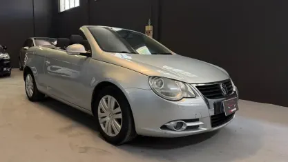 Usata VW Eos 140 CV (102 kW) 2008 Argento Cabrio
