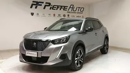 Usata Peugeot 2008 Allure 131 CV (96 kW) 2023 Grigio SUV
