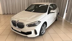 Alpin white pastello Usata 2022 BMW 116 M Sport Due volumi | 26.500 € (Buon prezzo)