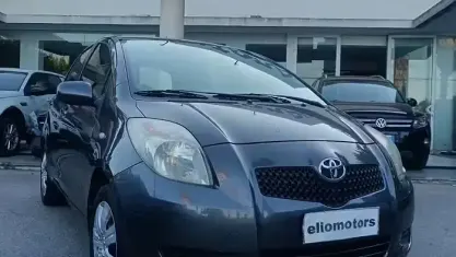Usata Toyota Yaris Sol 69 CV (50 kW) 2008 Grigio Utilitaria